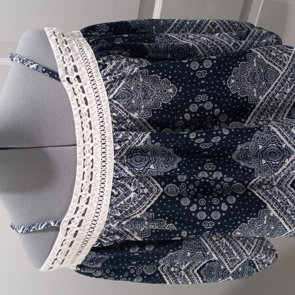 IZ Byer Sz Small. Blue/White Hankerchief W/Elastic Embroidered Shoulder Top - Picture 2 of 6